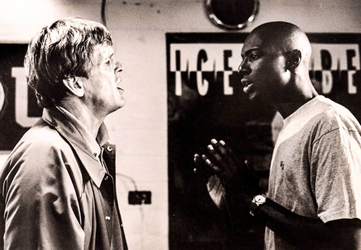 blue-chips-stills-coach-anthony-hall.jpg